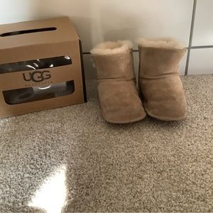 Baby tan Uggs (size medium)